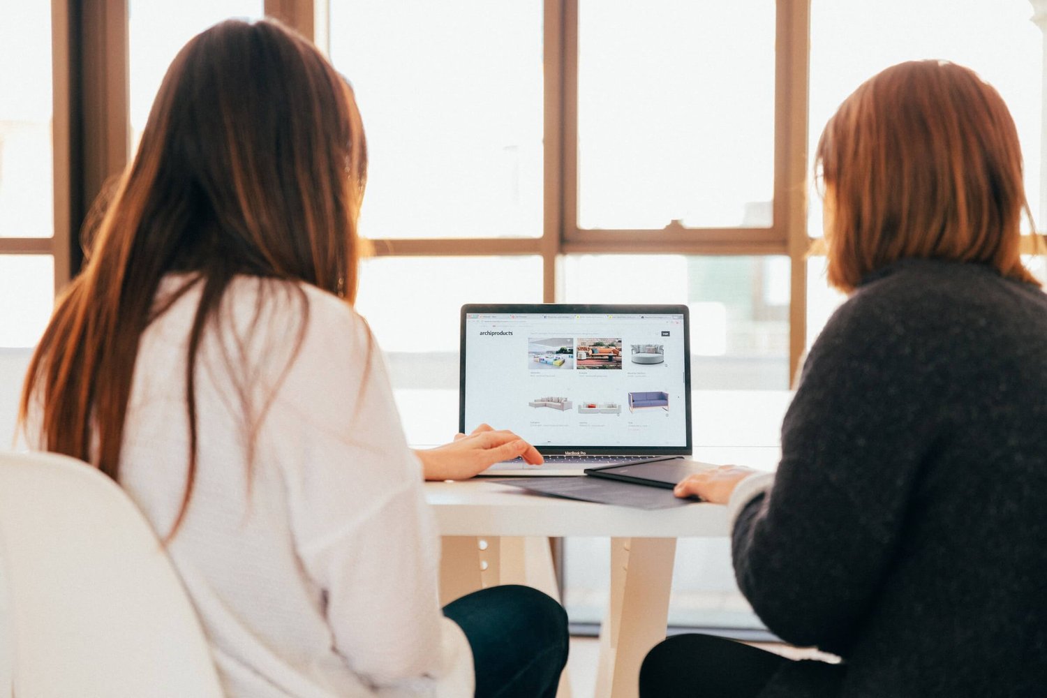 two-women-training-in-front-of-laptop